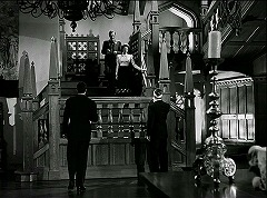 『不死の怪物』 1942　約45分：広間の階段