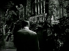 『不死の怪物』 1942　約52分：館の前面