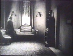 『猿の怪人』 1943　約55分：二階の廊下