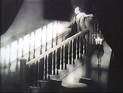 『猿の怪人』 1943　約58分：二階への階段＋手すりの影