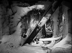 『フランケンシュタインと狼男』 1943　約35分：氷に覆われた地下廃墟