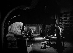 『フランケンシュタインと狼男』 1943　約1時間2分：廃墟、書棚の部屋