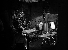 『フランケンシュタインと狼男』 1943　約1時間3分：廃墟の実験室