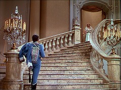 『オペラの怪人』 1943　約47分：舞台装置の一つ　左の階段