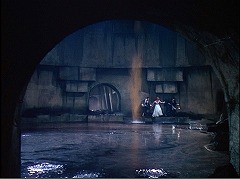 『オペラの怪人』 1943　約1時間27分：地下の貯水池