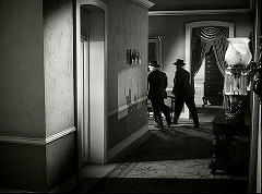 『夜の悪魔』 1943　約1時間19分：二階廊下