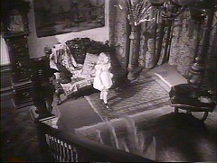 『キャットピープルの呪い』 1944　約23分；階段広間、上から