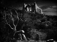 『ミイラの呪い』 1944　約11分：丘の上の修道院址とそこへの階段
