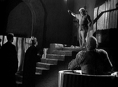 『ミイラの呪い』 1944　約20分：広間奥の階段