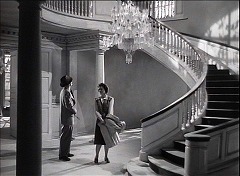 『呪いの家』 1944　約4分：螺旋階段