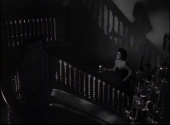 『呪いの家』 1944　約48分：階段、上から