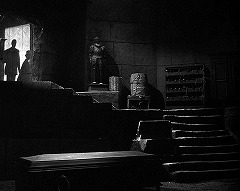 『ドラキュラとせむし女』 1945　約4分：地下室