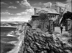 『ドラキュラとせむし女』 1945　約20分：城の外観、昼