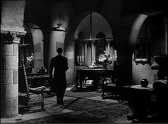 『ドラキュラとせむし女』 1945　約28分：玄関廊下、奥にピアノ