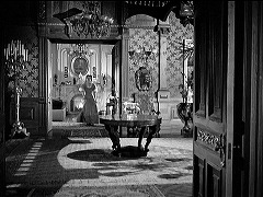 『らせん階段』 1945　約33分：居間から玄関広間をはさんで奥に書斎
