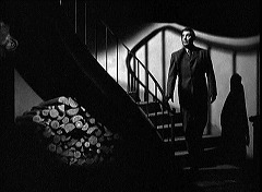 『らせん階段』 1945　約1時間17分：螺旋階段から地下におりたところ＋欄干の影