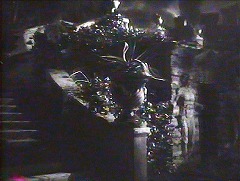 『美女と野獣』 1946　約32分：城の入口への階段とその附近