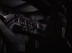 『五本指の野獣』 1946　約57分：夜の吹抜廊下