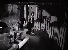 『五本指の野獣』 1946　約1時間5分：階段、上から　手すりの影