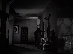 『五本指の野獣』 1946　約1時間19分：吹抜廊下、階段側から