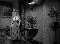 『謎の狼女』 1946　約15分：二階廊下