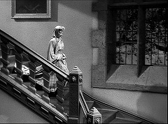 『謎の狼女』 1946　約15分：階段