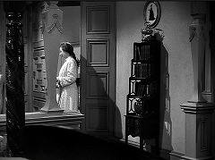 『謎の狼女』 1946　約17分：フェリスの部屋、入口あたり