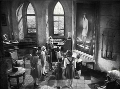 『乙女の星』 1946　約2分：肖像画の部屋、やや上から