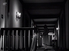 『扉の蔭の秘密』 1947　約30分：階段をあがって二階廊下