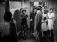 『扉の蔭の秘密』 1947　約49分：部屋コレクションの廊下　左に第一の部屋