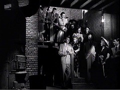 『扉の蔭の秘密』 1947　約50分：第二の部屋の入口からの階段