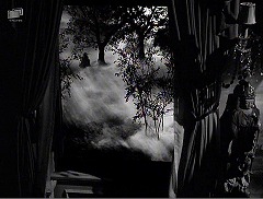 『扉の蔭の秘密』 1947　約1時間18分：二階の窓から林＋霧