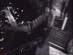 『凸凹フランケンシュタインの巻』 1948　約43分：地下の階段と桟橋、上から