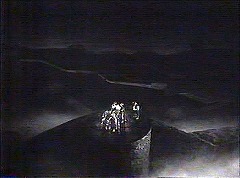 『ハムレット』 1948　約3分：円塔、上空から