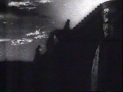 『ハムレット』 1948　約2時間33分：塔と階段