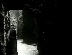 『マクベス』 1948　約1時間7分：洞窟状通路の交差点