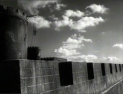 『オセロ』 1952　約16分：城壁、円塔と宙吊りの檻