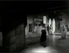 『オセロ』 1952　約39分：扉の上に小アーケードのある広間