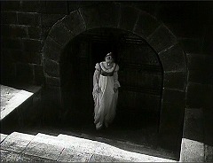 『オセロ』 1952　約52分：扉口と昇り階段、やや上から