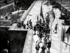『オセロ』 1952　約55分：城壁上の歩廊、上から　左上に斜面