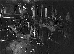 『わが青春のマリアンヌ』 1955　約37分：吹抜回廊から大広間