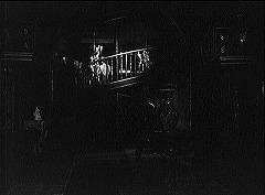 『わが青春のマリアンヌ』 1955　約51分：館　螺旋階段