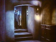 『フランケンシュタインの逆襲』 1957　約49分：研究室への廊下、奥に下への階段