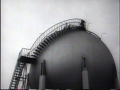 『宇宙からの侵略生物』 1957　約36分：タンクとその階段、下から