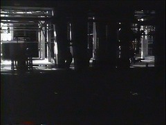 『宇宙からの侵略生物』 1957　約1時間7分：夜、格子状の構造物