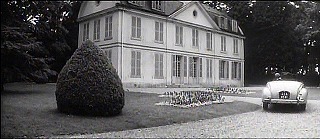 『恋人たち』 1958　約6分：館の外観、庭側