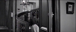 『恋人たち』 1958　約8分：書斎から玄関広間の階段