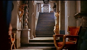 『吸血鬼ドラキュラ』 1958　約8分：二階から三階への階段