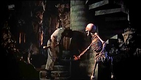 『シンバッド七回目の航海』 1958　約1時間18分：地底城前の螺旋階段＋骸骨剣士