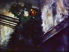 『バスカヴィル家の犬』 1959　約4分：二階突きあたりの部屋の窓を外から